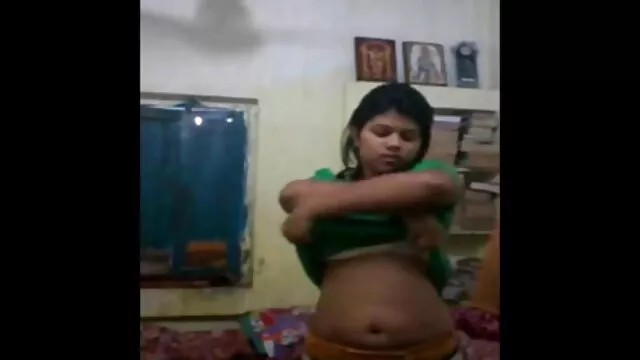 గార్జియస్ ఆసియా నల్లటి జుట్టు తెలుగు ఫుల్ సెక్స్ మూవీస్ గల స్త్రీ మై లువానా డాగీస్టైల్‌ను ఇబ్బంది పెట్టింది